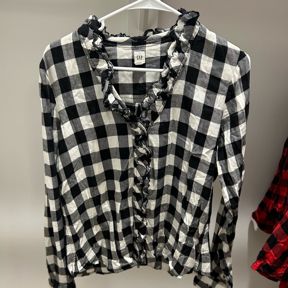 Gap, black and white buffalo plaid top size medium tall